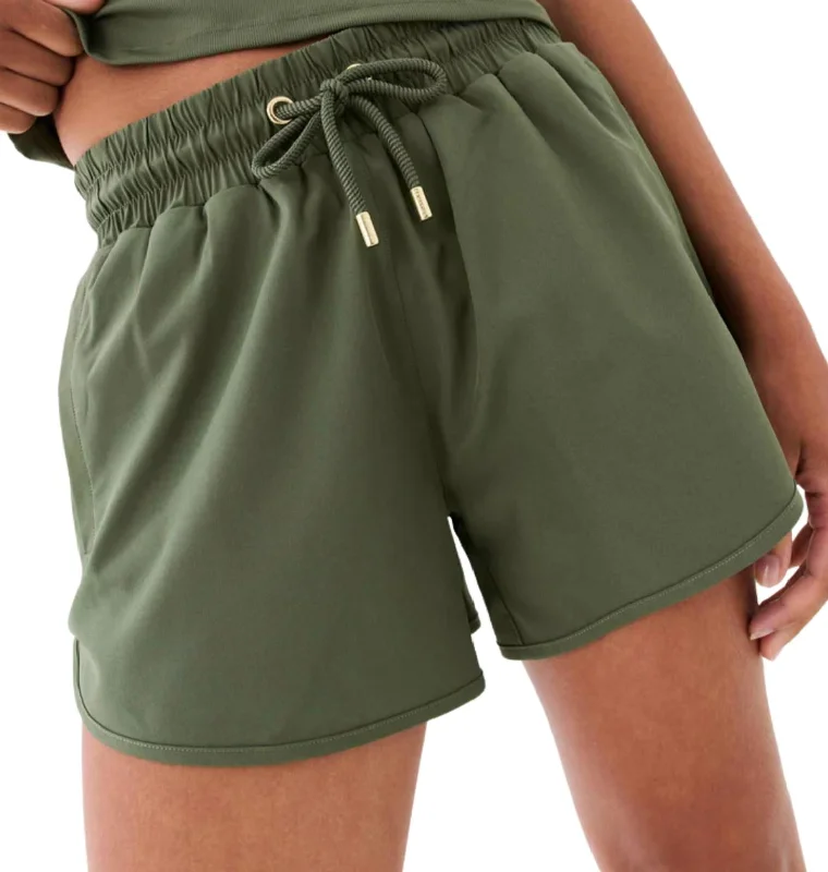 Vintage-Inspired Women's Clothes Full Time Short In Four Leaf Clover